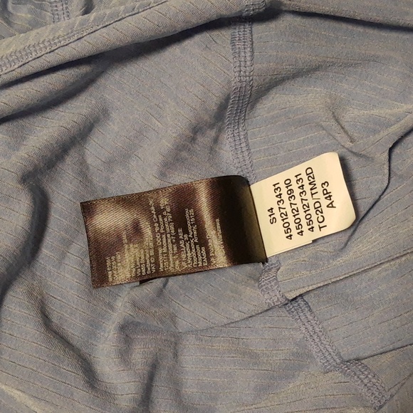 The North Face Activewear Striped Petal Sleeve Tee Women’s Large, Periwinkle - Picture 15 of 16